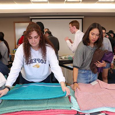 bet36365体育 students participating in project to support Ukrainian refugees